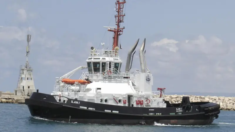 The powerful Voith tractor Ilan 1 is seen entering the port of Haifa for the first time