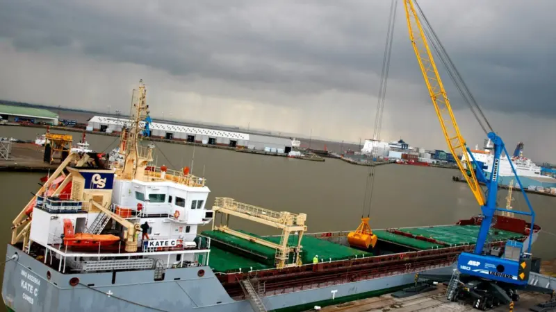 Hull’s new mobile harbour crane is seen loading the Kate C
