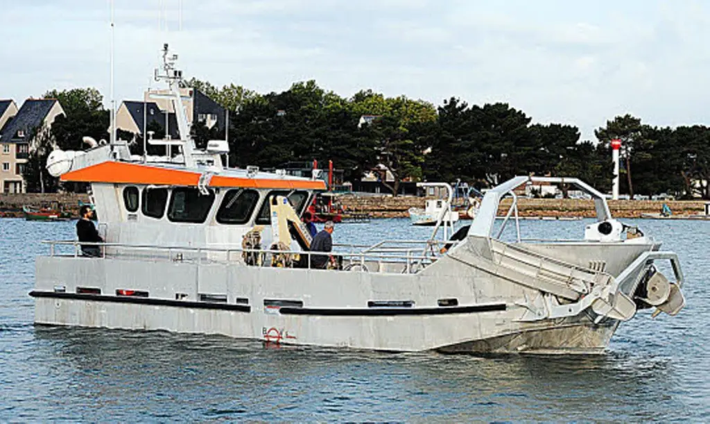 The Workglop 128 is capable of recovering waterborne pollution at a rate of 80m³/h