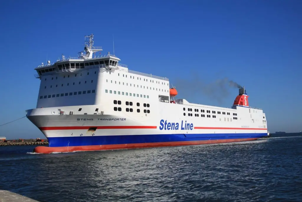 Stena Transporter has been delivered with over 30 Solar Solv screens for the bridge