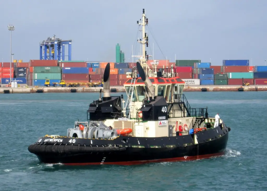 Voith tractor ‘40’ is one of four new tugs for the Antwerp Port Authority