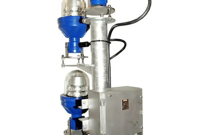 A Tideland Syncrolan light station with an MLED-180 15 NM main light and an MLED-150 10 NM secondary light