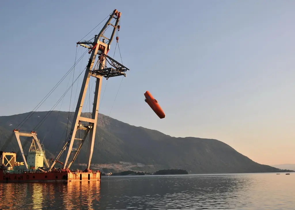 The boat was successfully dropped from a freefall height of 60m