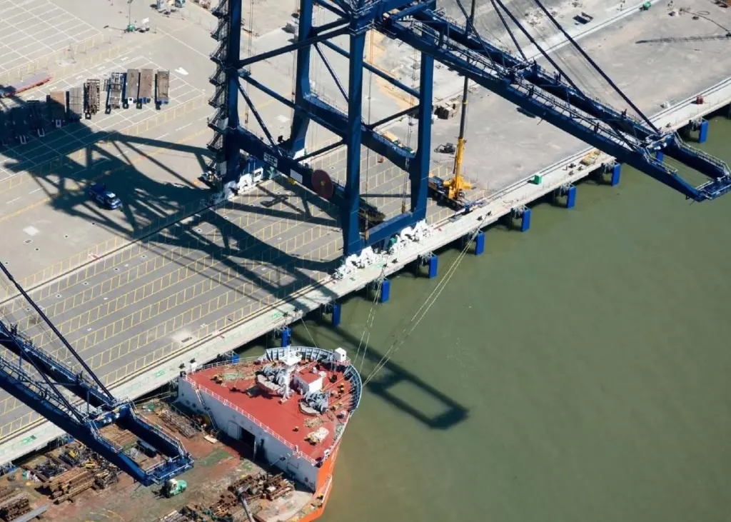 Trelleborg super cone fenders were selected for Felixstowe South