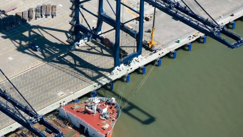 Trelleborg super cone fenders were selected for Felixstowe South