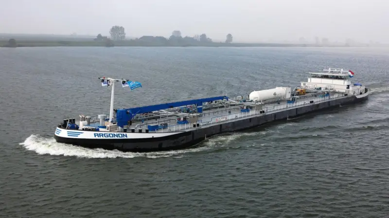 Argonon operates on the River Rhine using a mixture of natural gas and diesel fuel for its main engines and auxiliaries