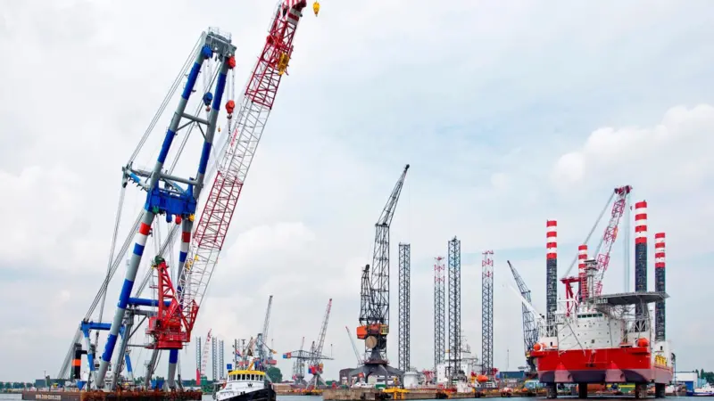 The process of transferring the crane between Matador 3 and Leviathan underway