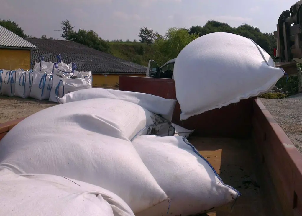 Geotextile scour protection bags for handling trials