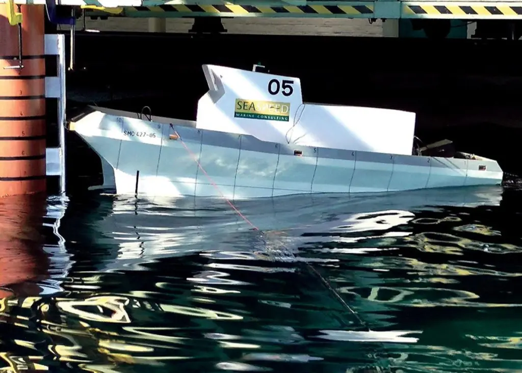 The performance of the models when manoeuvring on a wind turbine tower was investigated over different sea conditions, tidal rates, thrust levels and fender arrangements