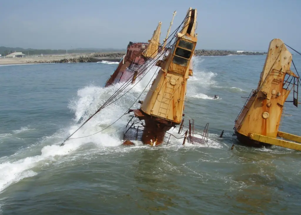 The ISU has suggested that changes that specifically recognise salvors’ efforts to protect the environment. Photo courtesy of International Salvage Union