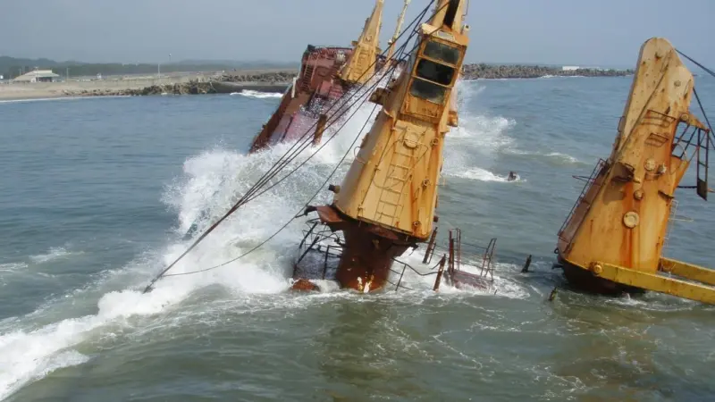 The ISU has suggested that changes that specifically recognise salvors’ efforts to protect the environment. Photo courtesy of International Salvage Union