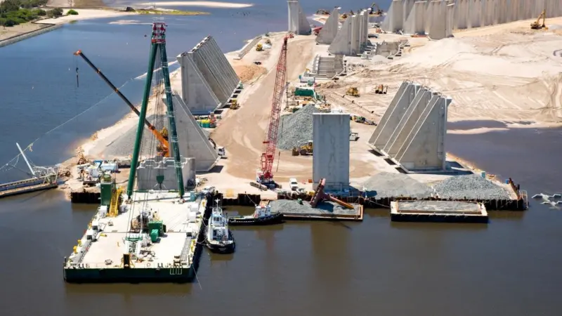 The Port Botany reclamation site and placement of the L-shaped counterforts