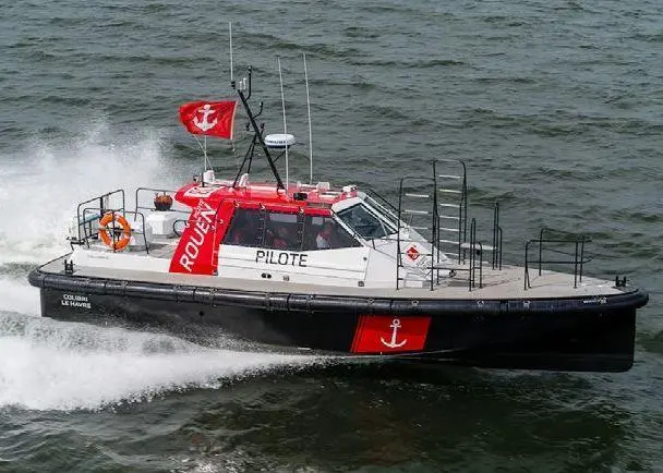 The new 'Alu Marine 1200' has been designed for pilots on the river Seine. Photo: Claris/Alu Marine