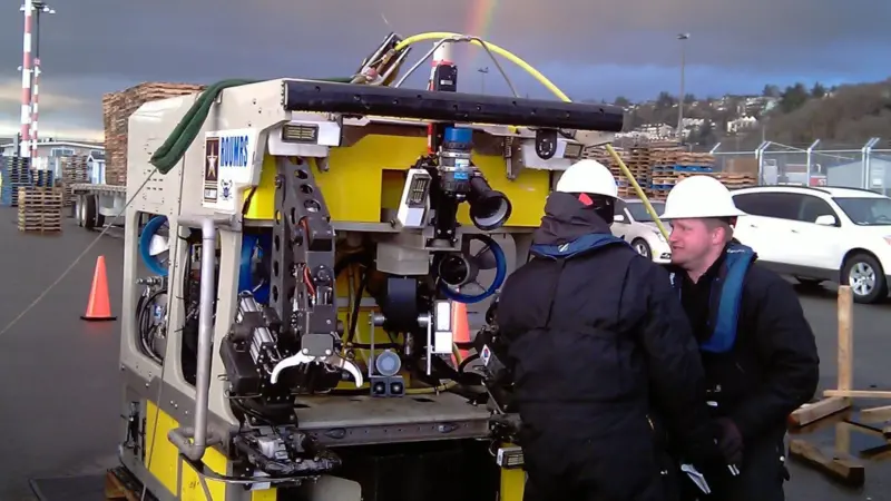 Engineers prepare the ROUMRS ROV, equipped with a WSM 6 transponder, ready for deployment