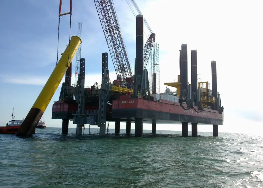Fugro Seacore’s jack-up barge Excalibur lifted the pile into the water