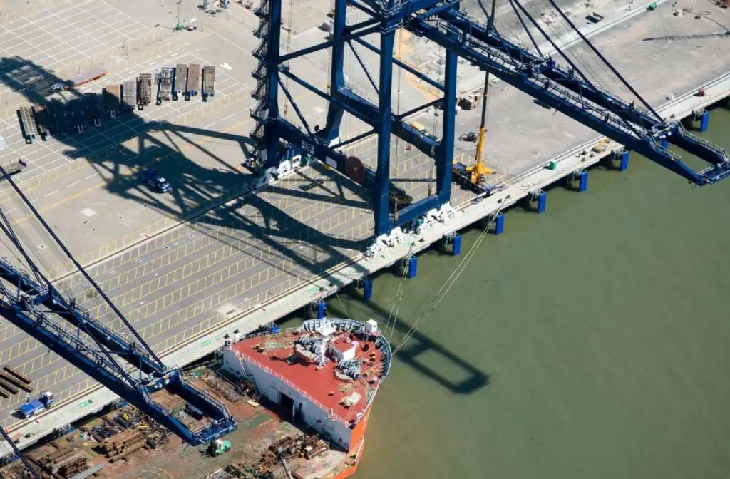 The port is being dredged to 16m, in order to welcome the larger vessels