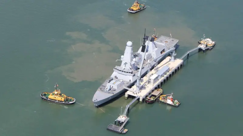 The 34m boom of the crane can serve the new T45 destroyer