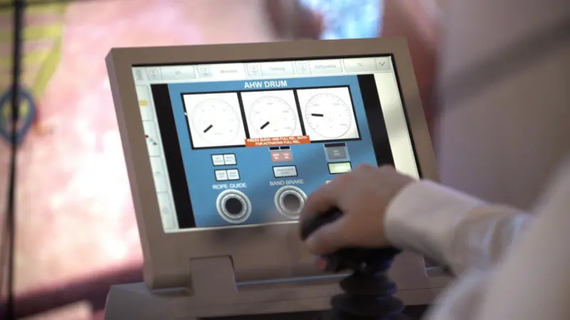 The new course uses tablet PCs to simulate K-Master’s touch screen controls