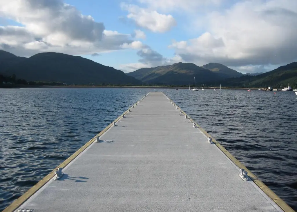Intermarine and Marinetek worked together to install breakwaters on the Holy Loch, Scotland