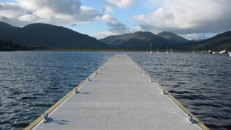 Intermarine and Marinetek worked together to install breakwaters on the Holy Loch, Scotland