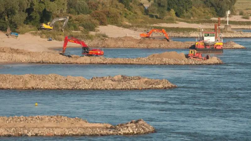 Extra space is created by lowering groynes on the river Waal (Room for the River)