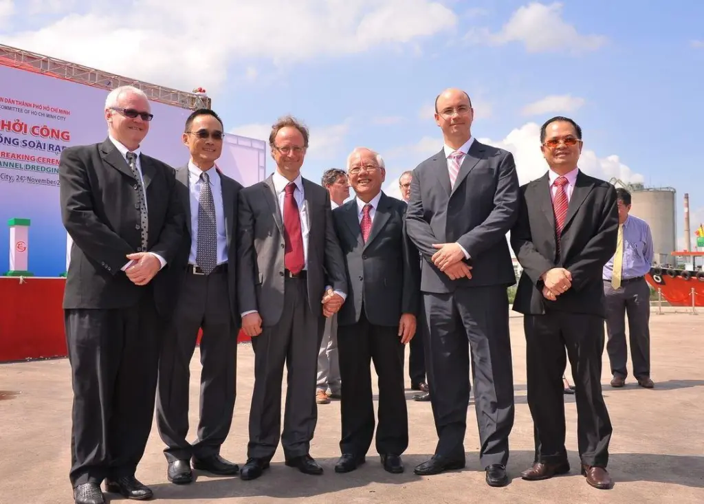 The HCMC government held a ceremony with industry representatives this week to celebrate the commencement of dredging works