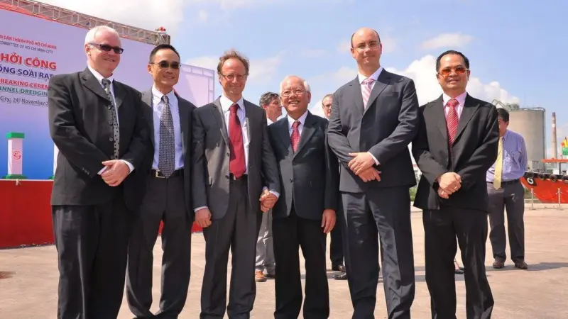 The HCMC government held a ceremony with industry representatives this week to celebrate the commencement of dredging works