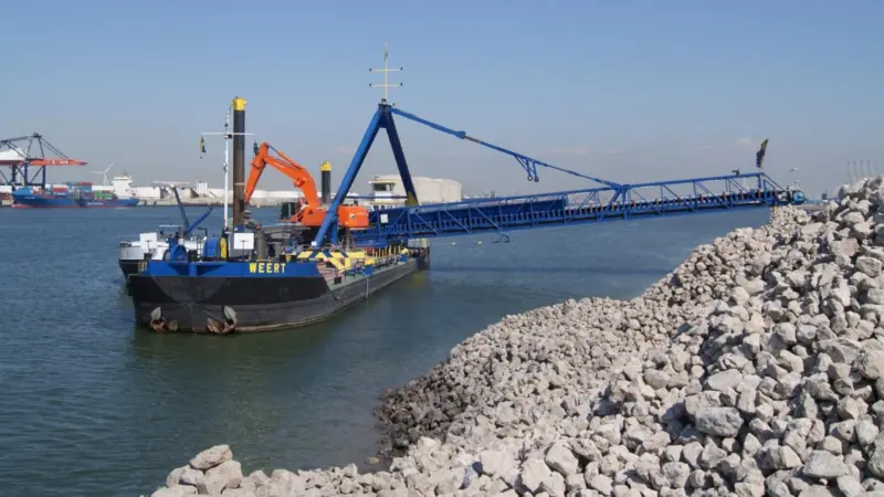 Van Oord's pontoon 'Weert' will be used to carry out the work
