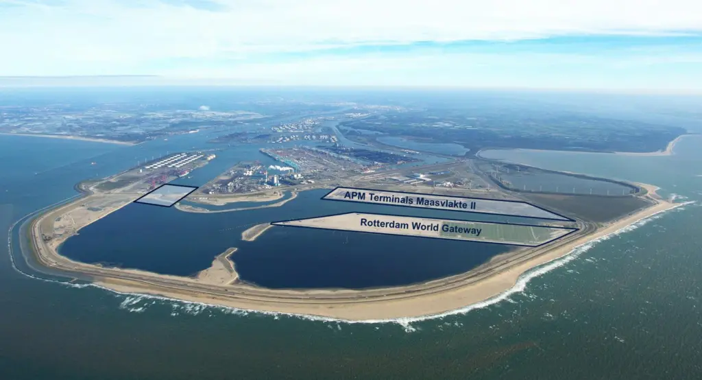Aerial view of Maasvlakte 2 indicating the two container terminals (PRA)