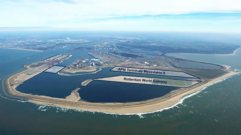Aerial view of Maasvlakte 2 indicating the two container terminals (PRA)