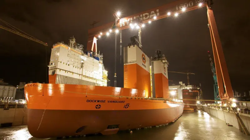 Multiple critical locations around the Dockwise Vanguard can be measured and displayed on the bridge