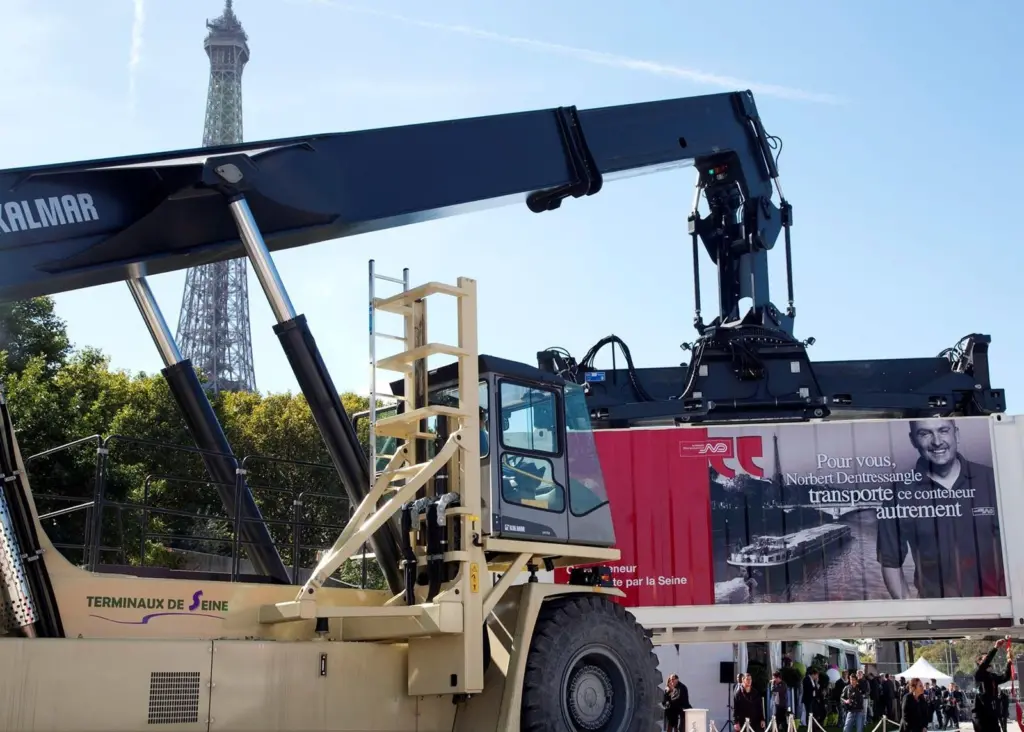 The Parisian Kalmar reachstacker has been bought with city operations in mind