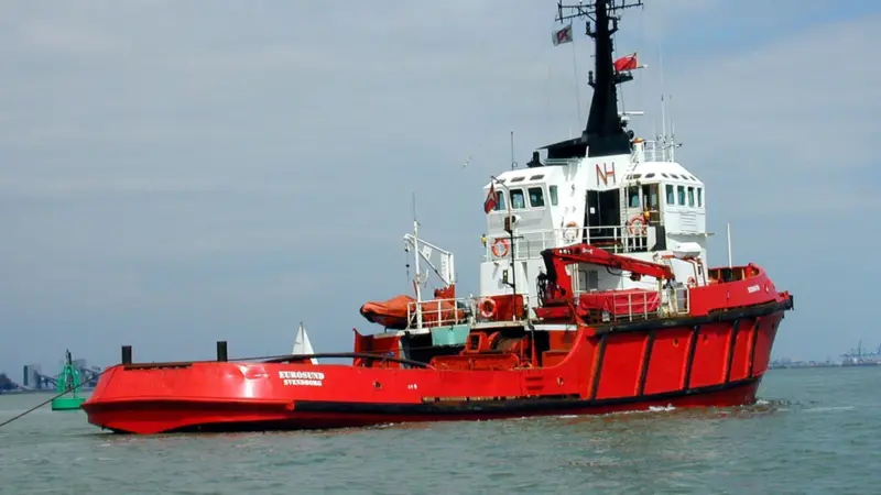 Eurosund is shown leaving the UK for its first tow with Svenborg