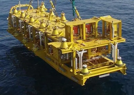 The HeavyLift@Sea team offers design and planning services for heavy lift shipping and offshore projects