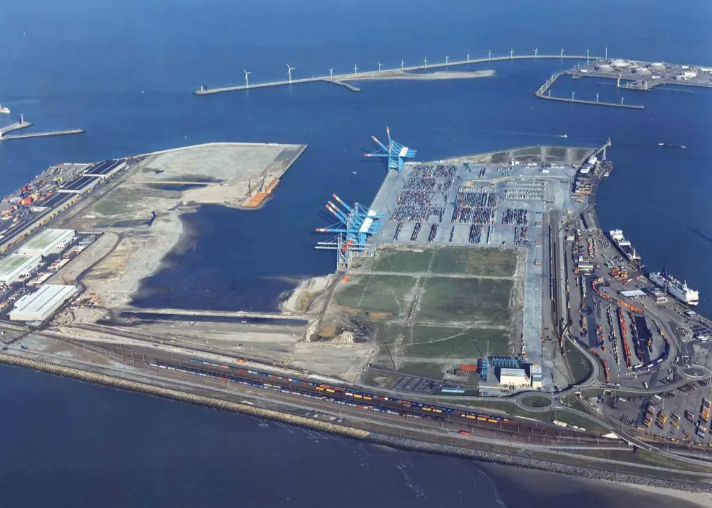 The artificial island plan was announced in what would be the nearby Belgian port of Zeebrugge