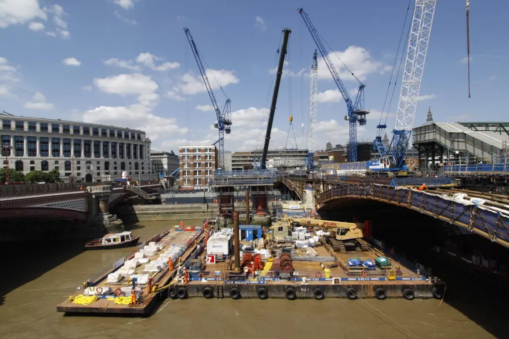 Work on the Blackfriars bridge with pontoon barges in place