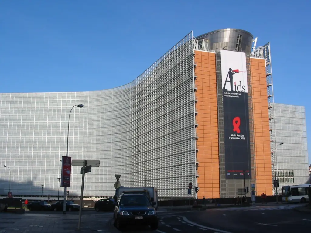 The European Commission has presented the LeaderSHIP 2000 strategy