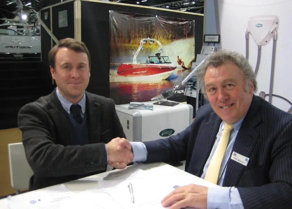 WaterMota MD Mike Beacham (right) concludes the deal with his SSL Marine counterpart, Lee Russell