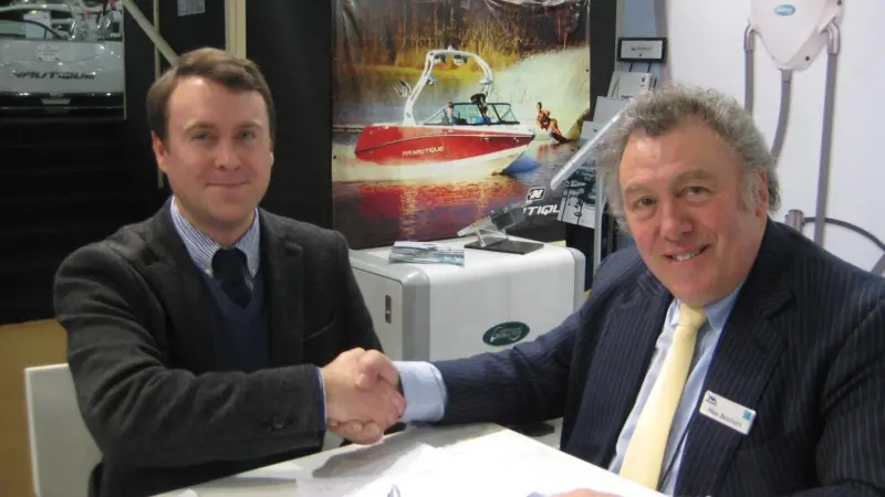 WaterMota MD Mike Beacham (right) concludes the deal with his SSL Marine counterpart, Lee Russell