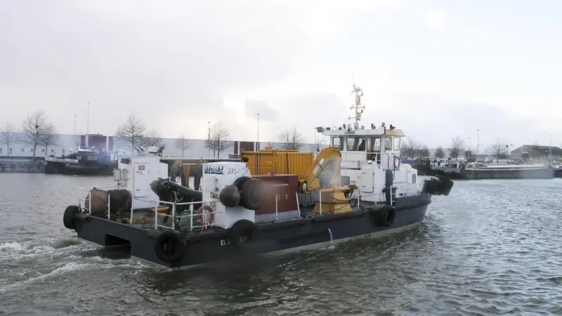 The Hydrex catamarans are fully equipped as dive support stations
