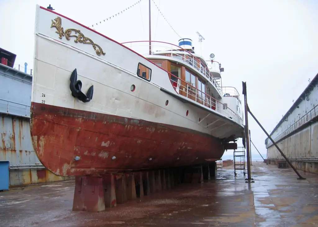 Freya, over 100 years old, docks at Lindenau