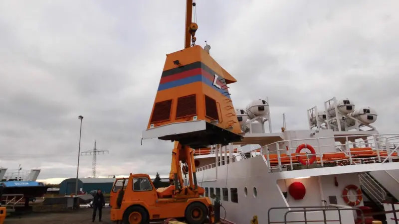 Funnel removal operations underway on Langeroog 1V