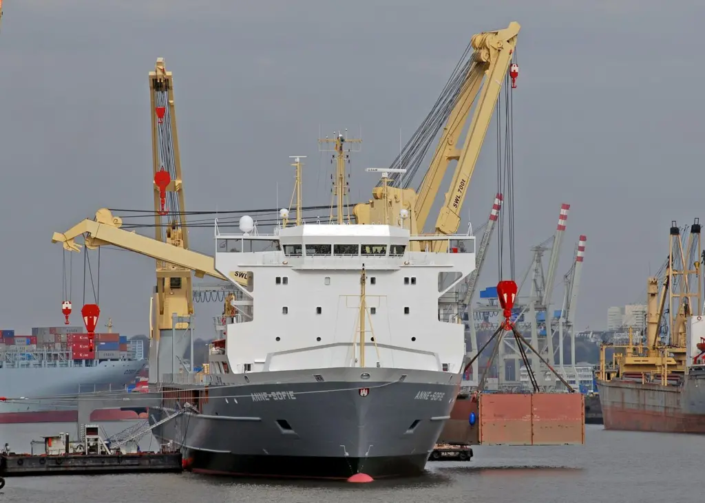 SAL will operate its fleet of 16 heavy lift vessels from HafenCity