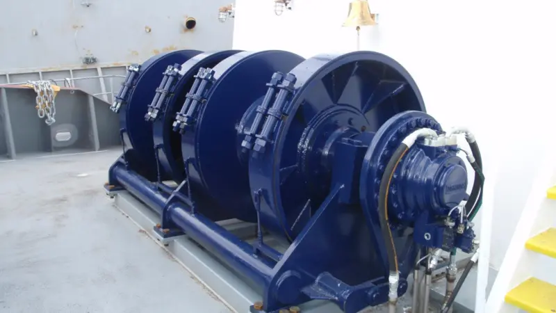 A JonRie Series 512 towing winch
