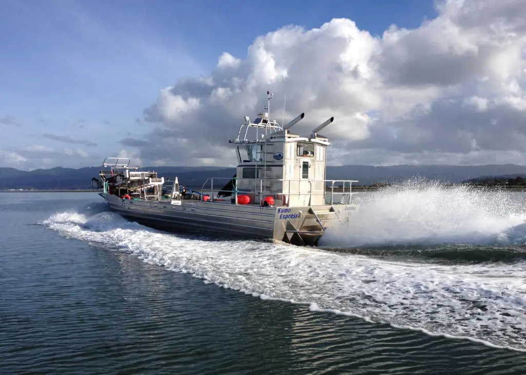 Kumo Express is well equipped for the shallow, windy working conditions common across the Pacific Northwest