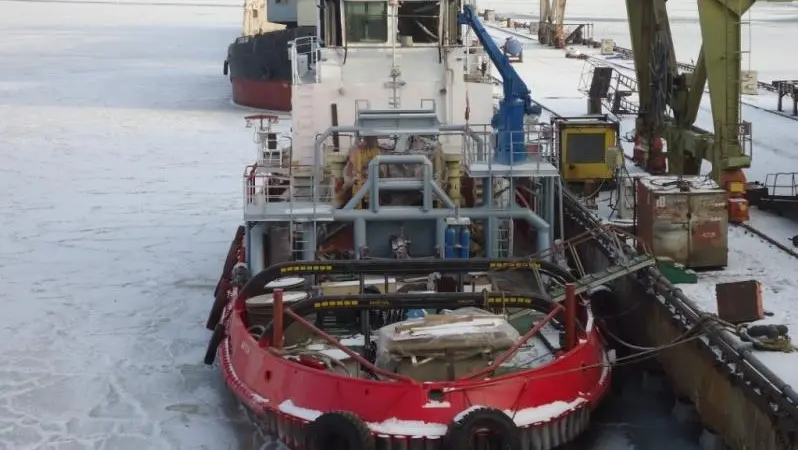 Antey’ has to cope with towing operations in ice