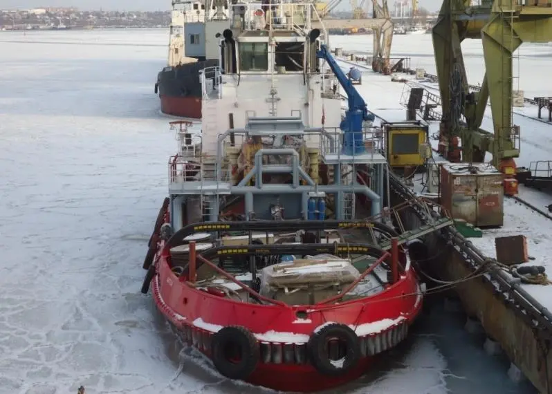 Antey’ has to cope with towing operations in ice