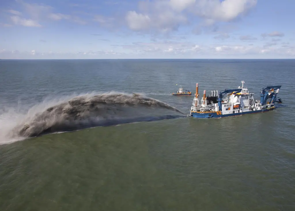 'Artemis' has its first assignment with the Grand Port Maritime de la Rochelle