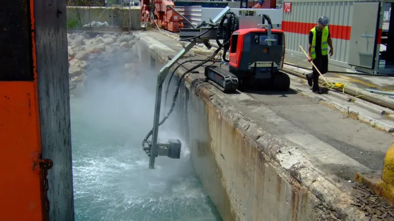 The Aqua Cutter equipment running on automatic programming deals with Haifa’s East Pier