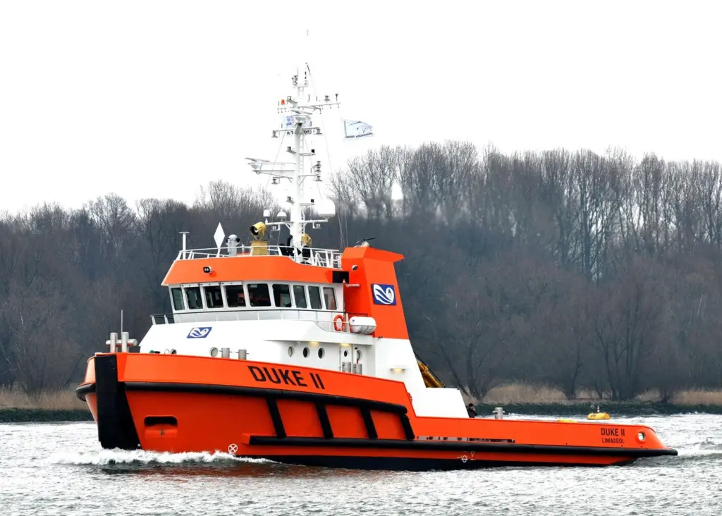 Duke II is designed and built to operate in the icy conditions of the Arctic Sea.Photo courtesy R & F van der Hoek – Lekko